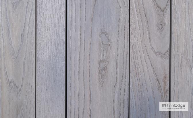 Habillage de portail en bois huilé à motif variable