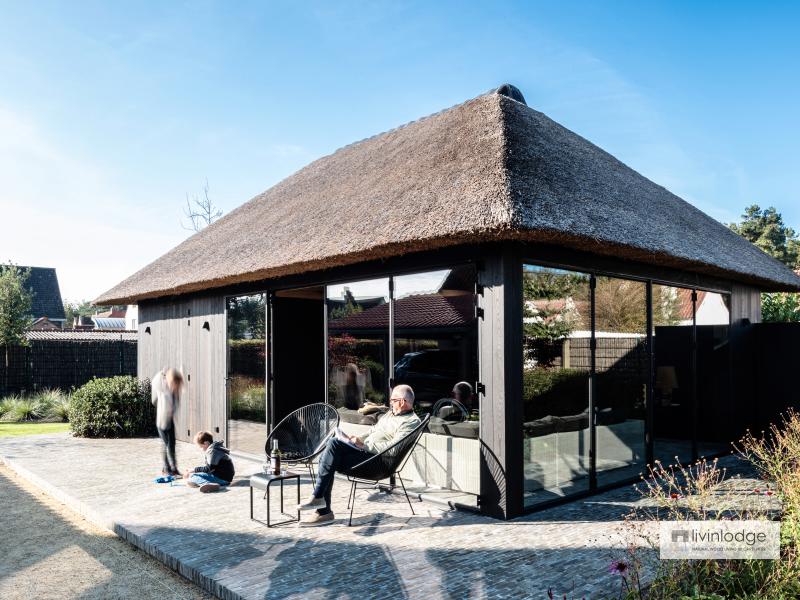 Eiken poolhouse met thermisch essen gevelbekleding De Haan Eiken poolhouse met thermisch essen gevelbekleding De Haan