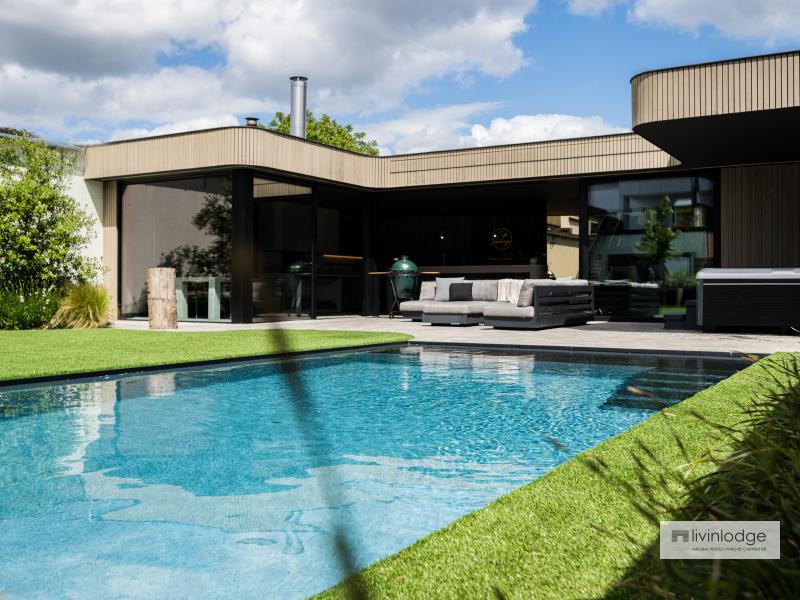 Poolhouse luxueux en verre et bois Poolhouse luxueux en verre et bois