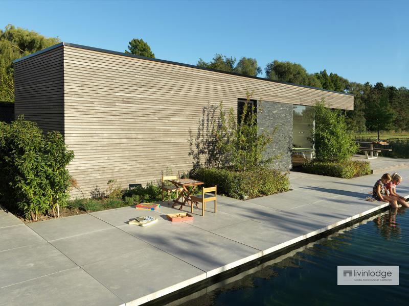 Polyvalente houten poolhouse met tuinberging te Waregem | Houten bijgebouwen op maat Polyvalente houten poolhouse met tuinberging te Waregem | Houten bijgebouwen op maat
