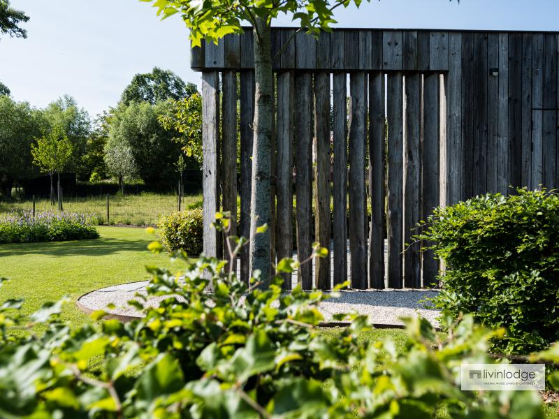 Dépendance en bois avec bardage en bois de grange