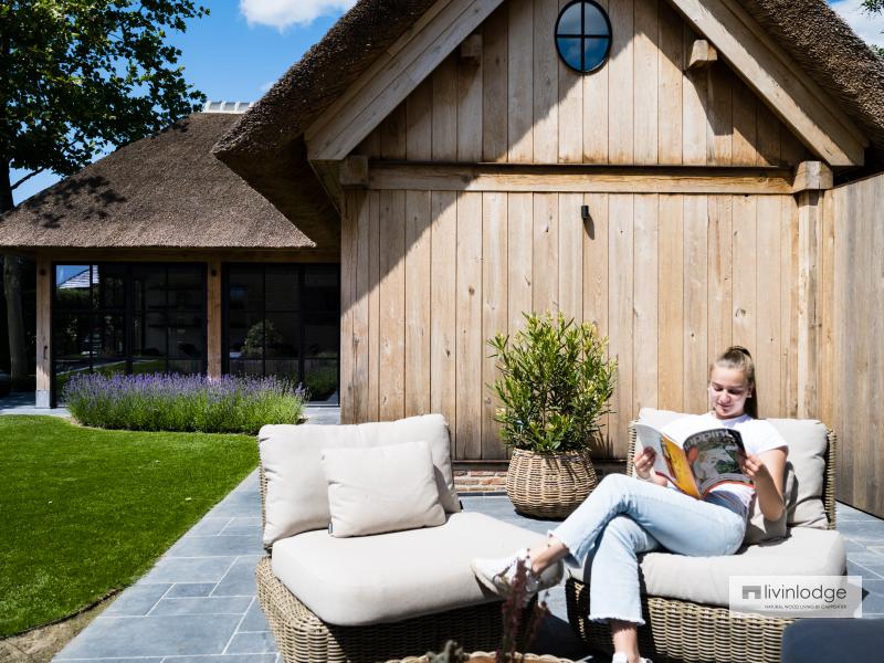 Eiken poolhouse met aansluitende terrasomheining Eiken poolhouse met aansluitende terrasomheining