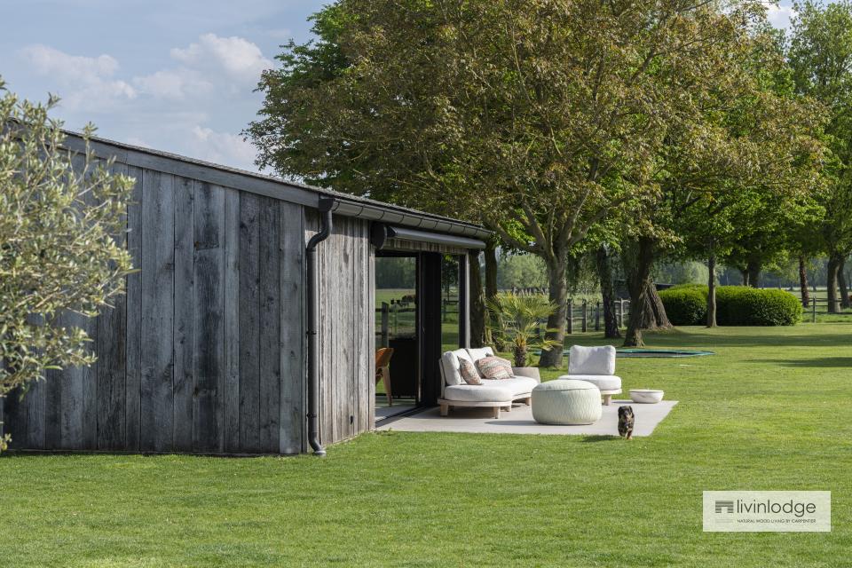 Studio de jardin de luxe en barnwood avec vue sur les polders verdoyants de Damme Studio de jardin de luxe en barnwood avec vue sur les polders verdoyants de Damme
